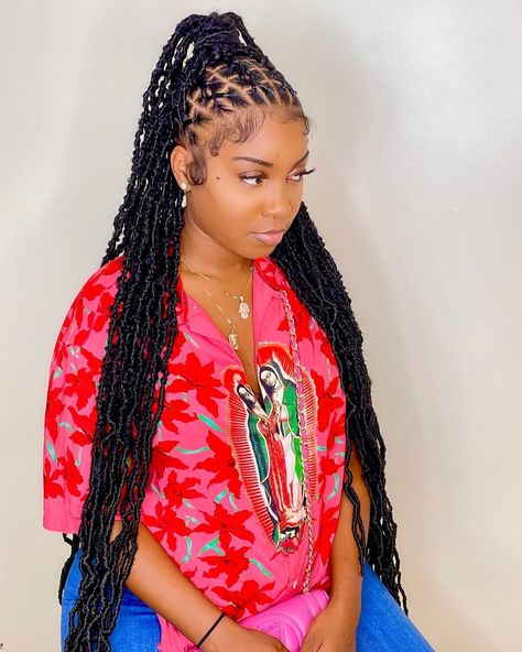 Faux Locs Specialist on Instagram: “🚨 New style Alert 🚨 Criss Cross Soft Locs I understood assignment? 😜 Tell me what you think…. Drop a “🔥” if you think it’s Fiyahhhh…” Cuban Twist Hair, Soft Locs, Marley Hair, Faux Locs Hairstyles, Plaits Hairstyles, Braids Hairstyles Pictures, Braided Cornrow Hairstyles, Quick Braided Hairstyles, Pelo Afro