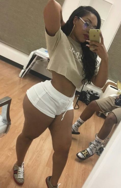 Sache Lamonte, Instagram Cake, Female Outfits, Nice Shorts, Sports Leggings, Kim Kardashian, Hats For Women, Mirror Selfie, Queen