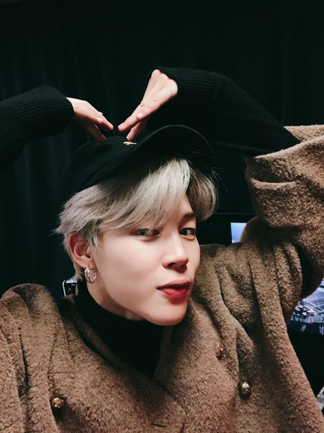 Jimin's Twitter update  @BTS_twt 11/21/18 Jimin Mochi, Bts 2018, Jimin Selca, Park Ji Min, Jimin Fanart, Midnight Sun, Park Jimin Bts, Korean Men, Boy Scouts