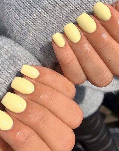 Nail Polish Dry Faster, Acrylic Nails Yellow, Yellow Nails Design, Yellow Nail, Natural Nail Art, Cute Short Nails, Nails Yellow, Squoval Nails, Sns Nails