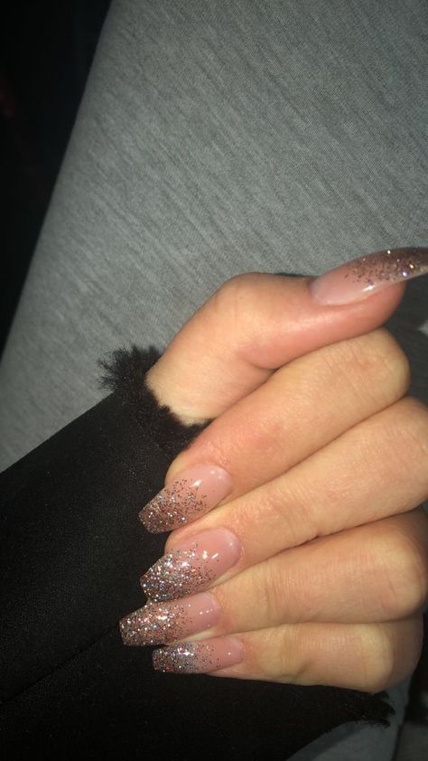 pinterest: peachesbitch Glitter Nails Acrylic, White Acrylic Nails, Acrylic Nail Art, Coffin Nails Designs, Dream Nails, Pretty Acrylic Nails, Best Acrylic Nails, Cute Acrylic Nails, Acrylic Nail Designs