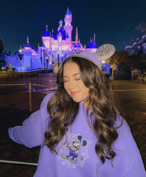 Emily Nelson Disney, Disneyland Pics, Emily Nelson, Runaway Railway, Disneyland Aesthetic, Disney Poses, Disneyland Photography, What To Wear To Disney, Core Memory