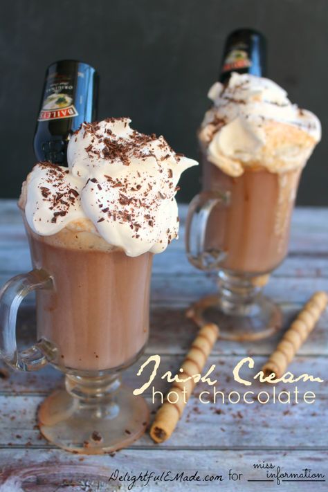 Irish Cream Hot Chocolate, Drink Party, Starbucks Drink, Drink Photography, Winter Drinks, Hot Chocolate Recipes, Chocolate Shavings, Cold Night, Chocolate Drinks