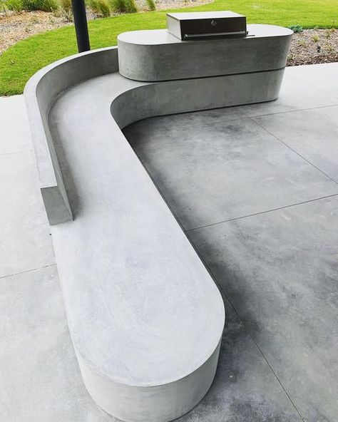 CONCRETE by Keenan Harris & BATHE Pools. BLAIRGOWRIE 3942 on Instagram: "Concrete on concrete. #concretebykeenanharris For @mattnash__ @prestigesurfaces #concrete #architecturalconcrete #polishedconcrete #offformconcrete #insituconcrete #design #concretebenchtop #concretefurniture #bespokeconcrete #concretedesign" Concrete Outdoor Bench, Palm Springs Exterior, Palm Springs Garden, Concrete Bench Top, Bbq House, Walled Courtyard, Play Area Backyard, Terrace Garden Design, Garden Design Layout