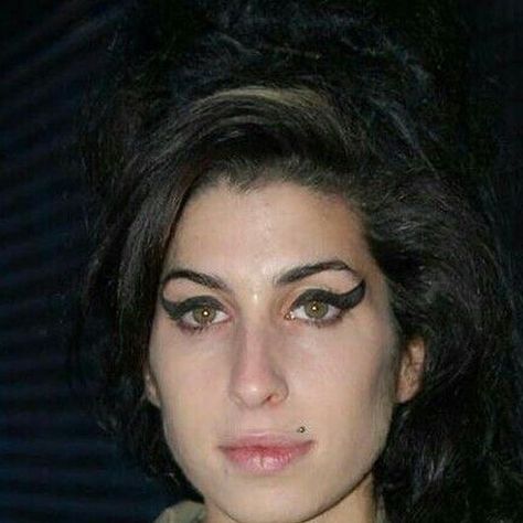 𝐀𝐦𝐲 𝐖𝐢𝐧𝐞𝐡𝐨𝐮𝐬𝐞 𝐟𝐩 on Instagram Amy Winehouse Makeup, Amy Winehouse, December 25, Miami, Cherry, Track, Makeup, On Instagram, Quick Saves