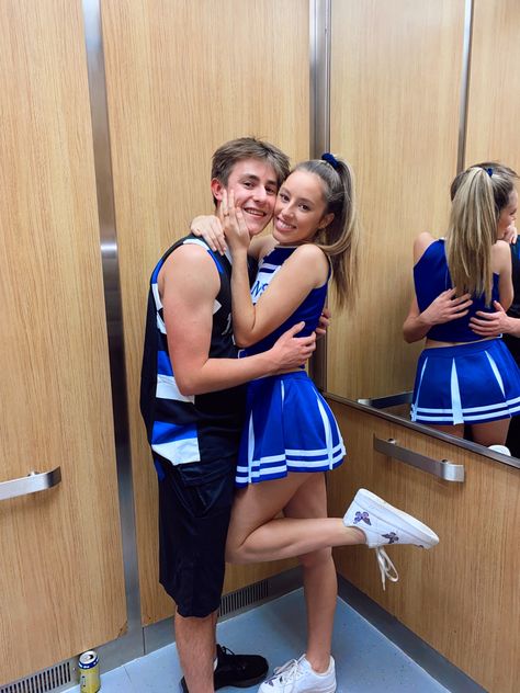 One Tree Hill Halloween Costumes, Hailey One Tree Hill, One Tree Hill Costume, Emma Ross, Classy Halloween Costumes, Classy Halloween, Halloween Couple, Couple Costumes, Couples Halloween