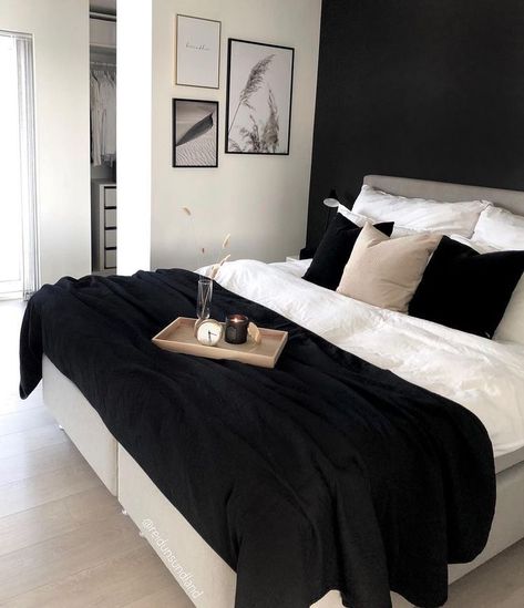 Black And White Bedroom, Dekorasi Kamar Tidur, Black Bedroom, Hus Inspiration, Apartment Decor Inspiration, Master Bedrooms Decor, White Bedroom, Room Inspiration Bedroom, Room Ideas Bedroom