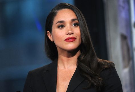 Meghan Markle Opens Up About Having Her Skin Airbrushed and Lightened in Photos Meghan Markle Hair, Biracial Women, Prince Harry Et Meghan, Trooping The Colour, Princess Meghan, Prince Harry And Megan, Meghan Markle Style, Principe Harry, American Princess