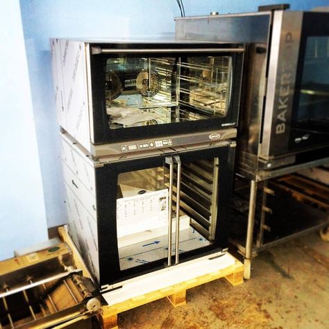 Unox (Italy) XFT195 4-tray steam convection oven with XLT195 Dynamic Proofer add-on now available. For more of our commercial kitchen equipments, please visit www.mrmetalcorp.com or drop us a message at our facebook page www.facebook.com/mrmetalindcorp #cebu #food #mrmetalindcorp #ovens #unox #unoxph #steamconvection #combioven #commercialkitchen #foodservice #cooking #bakery #pastry #hotels #resorts #restaurant #culinary #catering Combi Oven, Laundry Equipment, Bakery Pastry, Ice Maker Machine, Commercial Kitchen Equipment, Cold Storage, Convection Oven, European Food, Kitchen Equipment