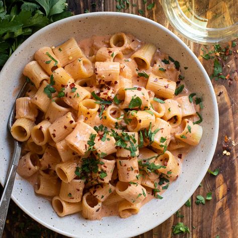 Pasta with Creamy Blush Sauce Blush Sauce, Pasta Sauce Recipes Easy, Pink Sauce Pasta, Pink Pasta, Cookies With Lemon, Vodka Sauce Recipe, Lemon Ricotta Cookies, Pasta Sauce Recipe, Creamy Blush