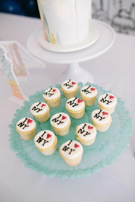 New York Cupcakes, New York Theme Birthday Party, New York Party Ideas, New York Birthday Party, Nyc Themed Party, New York Birthday Theme, New York Party Theme, Nyc Theme Party, New York City Birthday