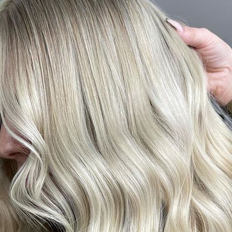 🦋AVELEY BLONDE SPECIALIST🦋 on Instagram: "Vanilla Ice Cream🍦 • • • #blondehair #blondetransformation #blondeinspo #blondelove #brightblonde #blondecrushwednesday #blondewaves #wavesfordays #blondeshine #vanillablonde #vanillablondehair #vanillaicecream #perthblondes #blondesofperth #perthblondespecialist #swanvalleyhairstylist #aveleyblondes #opalblondes" Blonde Waves, Bright Blonde, Vanilla Ice, Vanilla Ice Cream, New Hair, Blonde Hair, Vanilla, Ice Cream, Blonde