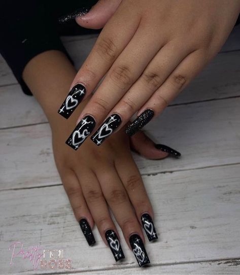 Beautiful black nail art by Pretty Nail Boss - I love it Short Black Heart Nails, Nails With Love Written On Them, Acrylic Nails Ideas Dark, Black Nails White Heart, Dark Heart Nails, Birthday Black Nails, Black Nails With Heart Design, Black Vday Nails, Black Nails With Hearts