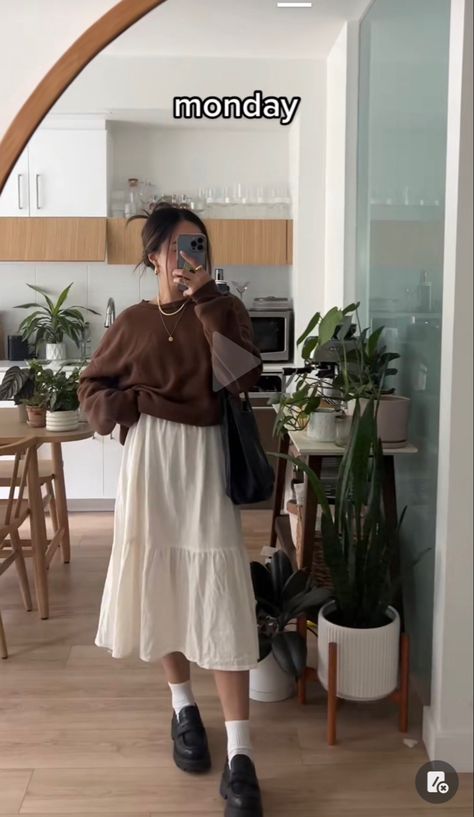 Natural Feminine Outfits, Book Festival Outfit, Outfit Inspirations Long Skirt, Cozy Party Outfit, English Class Outfit, Street Style Long Skirt, Cottage Core Sweater Outfit, Cute Modest Teacher Outfits, Sweater Set Outfits Skirt