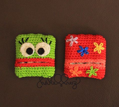 Crochet Tampon, Tampon Pouch, Crochet Eyeglass Cases, Crochet Projects To Sell, Cute Mini Bags, Crochet Monsters, Crochet Business, Cute Monsters, Crochet Stuff