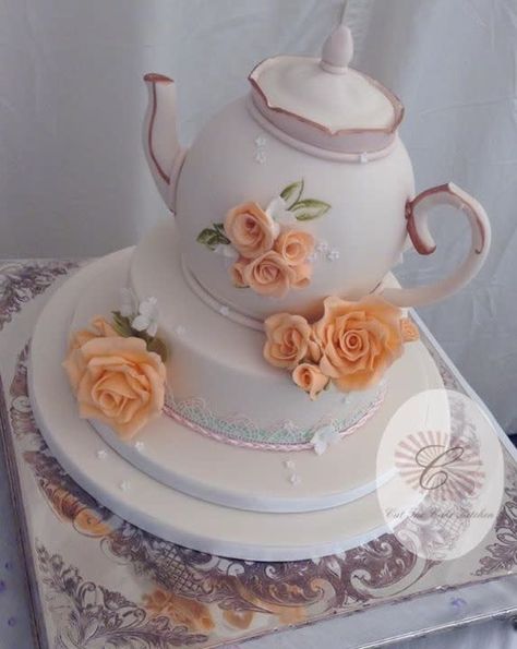 An unusual wedding cake for me. A sponge cake vintage teapot on a fruit cake base. Loved how this cake turned out. Party Cake Design, Teapot Cakes, Tea Pot Cake, Unusual Wedding Cakes, Cake Roses, Different Kinds Of Cakes, Pot Cake, Cake Competition, Cookie Recipes For Kids