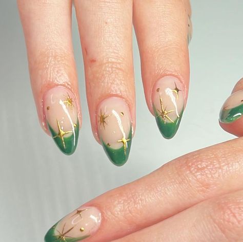 Nails With Plants Design, Moss Green French Tip Nails, Acrylic Nail Designs Green French Tips, Cute Forest Green Nails, Green And Gold French Nails, Green French Tip Design Nails, Almond Nails With Green French Tip, Hoco Nails Green And Gold, French Tip With Green Accent