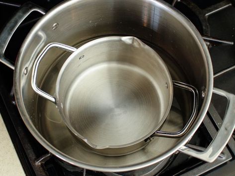 If you're stuck at home and you need distilled water, it's easy to make it yourself with some basic cookware. Distilled Water Diy, Best Water Filter, Water Filter Pitcher, Countertop Oven, Filtered Water Bottle, Water Recipes, Buying Groceries, Distilled Water, Large Pots