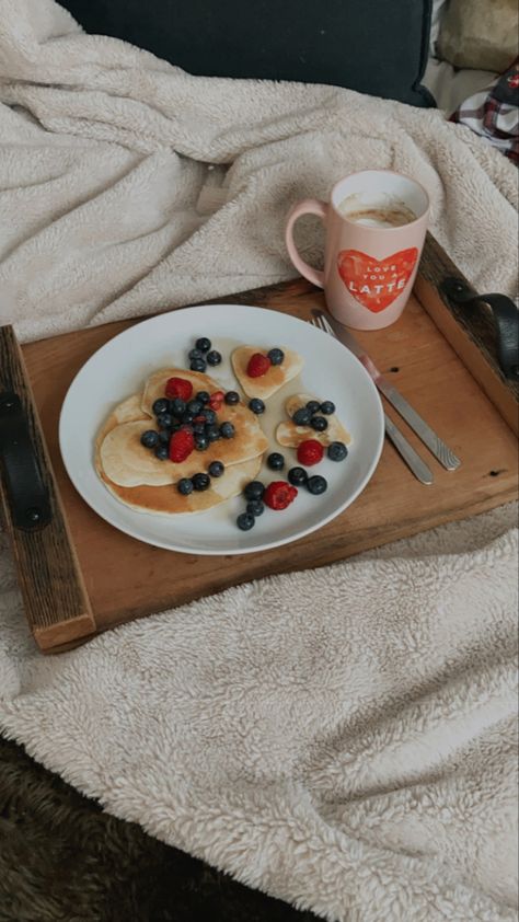 Pancakes cozy breakfast in bed latte coffee brunch Pancakes In Bed, Breakfast In Bed Aesthetic, Kitchens Designs, Room Decor Kitchen, Small Kitchen Design, Cozy Breakfast, Home Decor Aesthetic, Breakfast Pancakes, Good Morning Picture