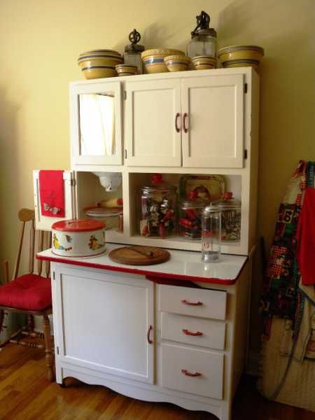 1940's Hoosier Cabinet..saw these all through my childhood..every lady had one in her kitchen Antique Hoosier Cabinet, Metal Kitchen Cabinets, Vintage Kitchen Cabinets, Kitchen Cabinets For Sale, Hoosier Cabinets, Old Fashioned Kitchen, Hoosier Cabinet, Credenza Vintage, Deco Retro