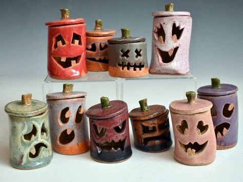 Heart Ceramics Ideas, Handmade Ceramic Gift Ideas, Ghost Luminaries, Ceramic Lantern Ideas, Halloween Ceramics Ideas, Halloween Clay Crafts, Craft Night Ideas, Clay Lantern, Halloween Ceramics