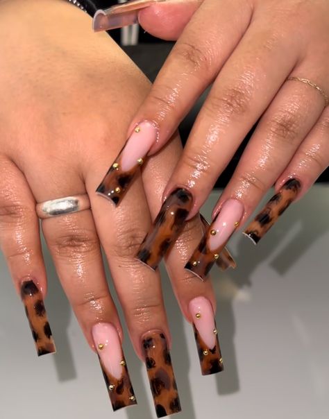 seleena (@seleena6166) on X Ongles Bling Bling, Cheetah Nails, Acrylic Press On Nails, Print Nails, Animal Nails, Animal Print Nails, Long Square Acrylic Nails, Bling Acrylic Nails, Brown Nails