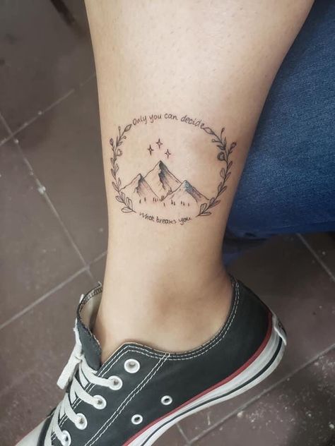 Sarah J Maas tattoo To Whatever End Tattoo Tog, Rhysand And Feyre Tattoo, Night Court Symbol Tattoo, Night Court Insignia Tattoo, Rhysand Tattoo Ideas, Acosf Tattoos, Acowar Tattoo, Rhysand Knee Tattoo, Sjm Tattoo Ideas