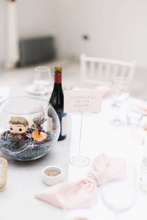 Funko Pop Wedding, Marvel Wedding Theme, Superhero Wedding Theme, Avengers Wedding, Disney Wedding Centerpieces, Marvel Wedding, Wedding Pastel, Gamer Wedding, Wedding Photo Inspo