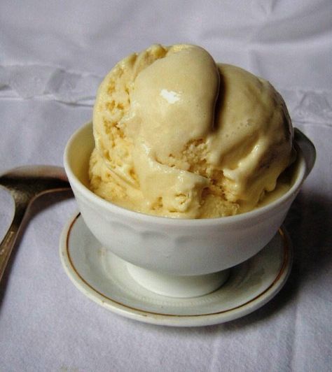 burnt sugar ice cream :: une gamine dans la cuisine Ice Cream Recipes Machine, Ice Cream Mixture, Burnt Sugar, Ice Cream Makers, Frozen Custard, Ice Cream Recipe, Make Ice Cream, Ice Ice Baby, Ice Cream Desserts