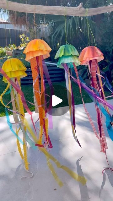 Jellyfish Crafts For Kids, 3d Jellyfish, How To Make A Jellyfish, Hanging Jellyfish, Art Education Projects, Jellyfish Craft, Summer Art Projects, Class Art Projects, Art And Craft Materials