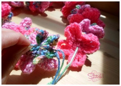 Diy Crochet Flowers, Flower Lei, Hawaiian Lei, Graduation Leis, Hawaiian Flowers, The Hook, Bag Crochet, How To Crochet, Crochet Crafts