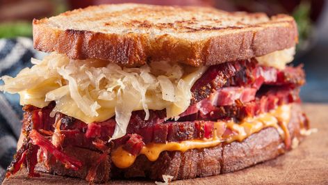 Best Reuben Sandwich, Rachel Sandwich, Corned Beef Reuben, Reuben Sandwich Recipe, Reuben Sandwich Classic, Pastrami Sandwich, Russian Dressing, Reuben Sandwich, Sauerkraut Recipes