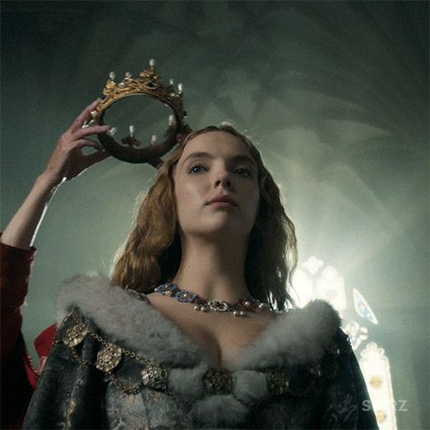 via GIPHY Era Victoria, Elizabeth Of York, My Motto, The White Princess, Queen Aesthetic, Royal Blood, Royalty Aesthetic, Wars Of The Roses, Gif Photo