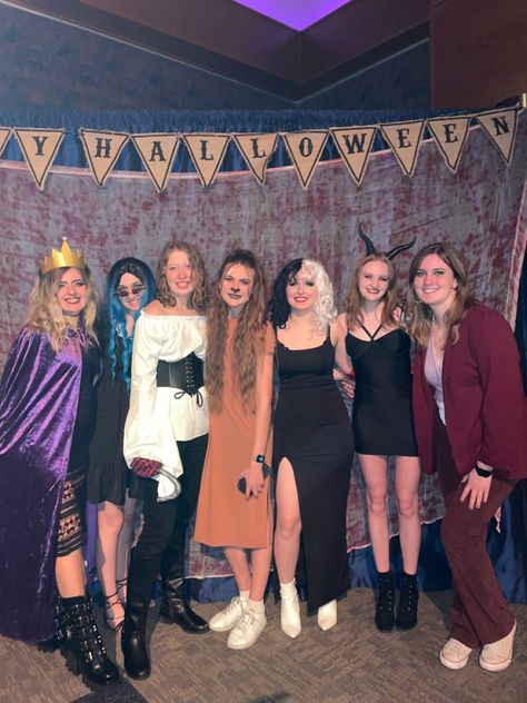 Disney Villains Group Costume, Halloween Costumes Disney Villains, Villans Costumes Ideas, Disney Villans Halloween Costume, Disney Villain Costumes Group, Villians Costumes For Women, Disney Villain Costumes Women, Villian Costumes Ideas, Disney Villains Halloween Costumes