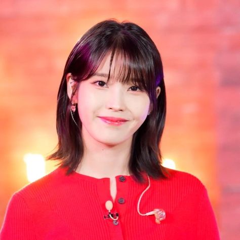 Iu Short Hair Hairstyles, Iu Haircut, Iu Hairstyle, Iu Short Hair, Iu Hair, Iphone Phone, Short Hair With Bangs, Hair Stuff, Korean Beauty