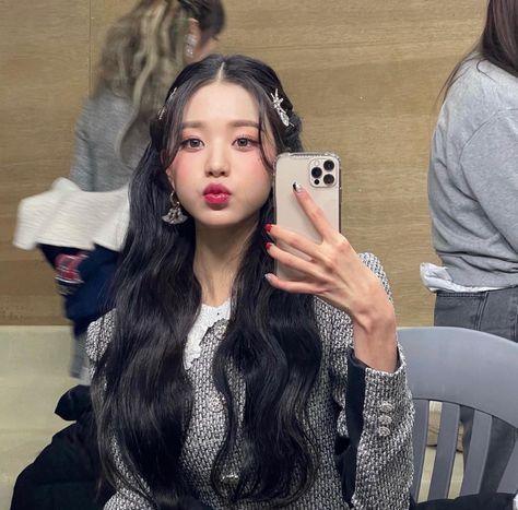 - wonyoung shared by 𝓂𝒶𝓃𝒹𝓎 on We Heart It Iz One Wonyoung, Chica Cool, 얼짱 소녀, Korean Idol, Iz One, Kpop Girl Groups, Ulzzang Girl, Instagram Update, A Girl