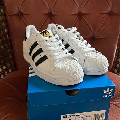 Classic White And Black Adidas Superstar Tennis Shoes Adidas Shoes White And Black, Adidas Superstar Aesthetic, White Superstars, Adidas Shoes White, Black Adidas Superstar, Addias Shoes, White And Black Shoes, Adidas All Star, White Adidas Shoes