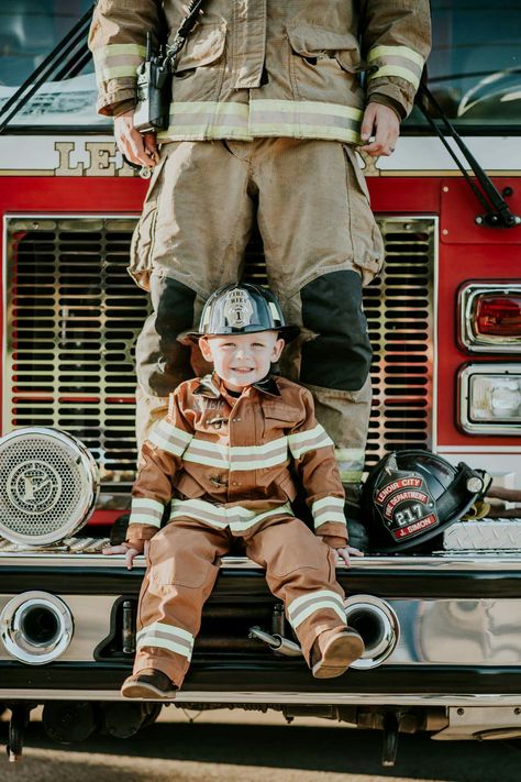 Father Son Firefighter Pictures, Fire Station Photo Shoot, Fireman Photography, Fireman Kids, Firefighter Photography, Truck Theme Birthday, Fire Trucks Pictures, Firefighter Family, Firefighter Baby