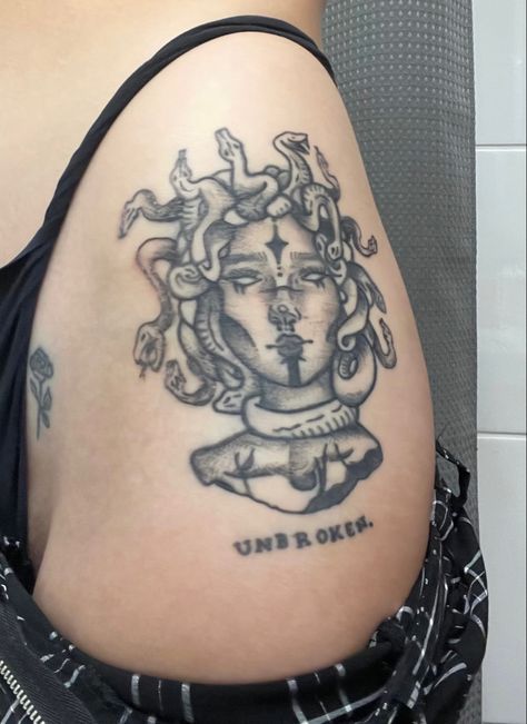 Medusa // Tattooed by @devilsartistry on instagram Stick Poke, Icon Tattoo, Stick N Poke, Medusa Tattoo, Stick And Poke, Realism Tattoo, Body Modifications, Fashion Icon, Jenna Ortega