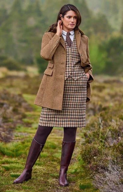 Winter Skirts, Horse Riding Boots, Skirts Summer, Best Winter Outfits, Prep Style, Classic Skirts, Country Fashion, Winter Skirt, Tweed Skirt