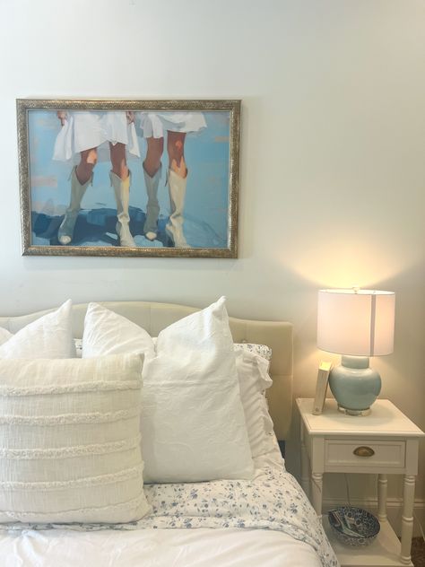 Cape Cod Bedroom Decor, Coastal Cowboy Apartment, Southern Apartment Decor, Dainty Room, Junior Year College, College Apartment Bedroom Decor, College Apartment Bedroom, Costal Bedroom, Cowgirl Bedroom