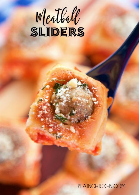 Meatball Sliders - SO good!! Perfect for parties and watching football!! Hawaiian rolls stuffed with cream cheese, Italian seasoning, mozzarella cheese, marinara sauce, frozen meatballs and topped with melted butter and Parmesan cheese. Ready in under 30 minutes! Great for a quick lunch or dinner too! There are never any left when I take these to a potluck! Meatball Sandwich Recipes, Sliders Recipes Hawaiian Rolls, Football Foods, Bigfoot Birthday, Football Friday, Meatball Sliders, Appetizer Meatballs, Watching Football, Football Snacks