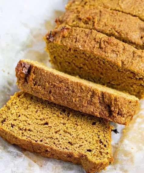 Weight Watchers Pumpkin Bread Recipe | WW Smart Recipes Weight Watchers Pumpkin Bread Recipe, Ww Pumpkin Bread, Weight Watchers Zucchini, Crustless Pumpkin Pie Recipe, Pumpkin Banana Bread Recipe, Ww Muffins, Pumpkin Donuts Recipe, Weight Watchers Pumpkin, Pumpkin Banana Bread