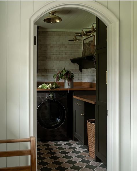 {FEATURE} What a beautiful mud room/laundry room! That arch and pretty check floors are so good together! I love the dark cabinets too! So beautiful! Design: @maggievollrath 📷: @addieeanes . . . Follow along @audreycrispinteriors for more interior design inspo! . . . . . . . . . . . . #doingneutralright #modernfarmhouse #apartmenttherapy #theeverygirlathome #showemyourstyled #inmydomaine #cljsquad #smmakelifebeautiful #hometohave #simplystyleyourspace #currentdesignsituation #pocketofmyho... Studio Mcgee Laundry Room, Laundry/mudroom Ideas, Cottage Laundry Room, Laundry Room/mudroom, Laundry Room Design Ideas, Laundry Room/mud Room, Pantry Laundry Room, Laundry Ideas, Basement Laundry Room