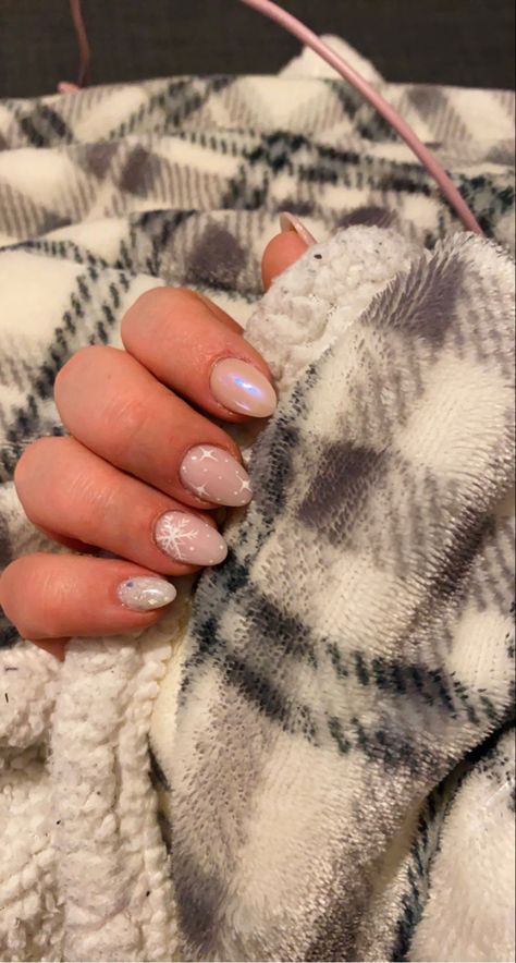 Pale Pink Winter Nails, Twinkle Nails, Light Pink Winter Nails, Really Short Nails, Soft Pink Nails, Cold Girl, Girl Gift Baskets, Snowflake Nails, Winter Nail Designs