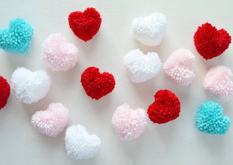 Sarah on Instagram: “Last year, I made heart pom poms and turned them into garlands and clips! I loved them! I'm debating about putting them in my shop this…” Pom Pom Heart, Easy Pom Pom, Amazing Craft Ideas, Pom Crafts, Diy Valentines Decorations, Studio Diy, Diy Yarn Crafts, Pom Pom Crafts, Yarn Diy