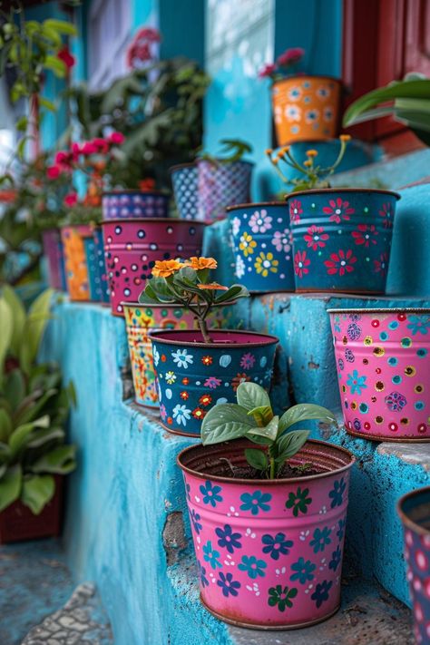 Mexican Backyard Ideas, Pot Plant Painting Ideas, Colourful Garden Ideas, Painted Pots Diy Creative, Garden Crafts Diy Yard Art, Pots Painting Ideas, Painting Pots Ideas, Pot Painting Ideas Creative, Diy Yard Art Ideas