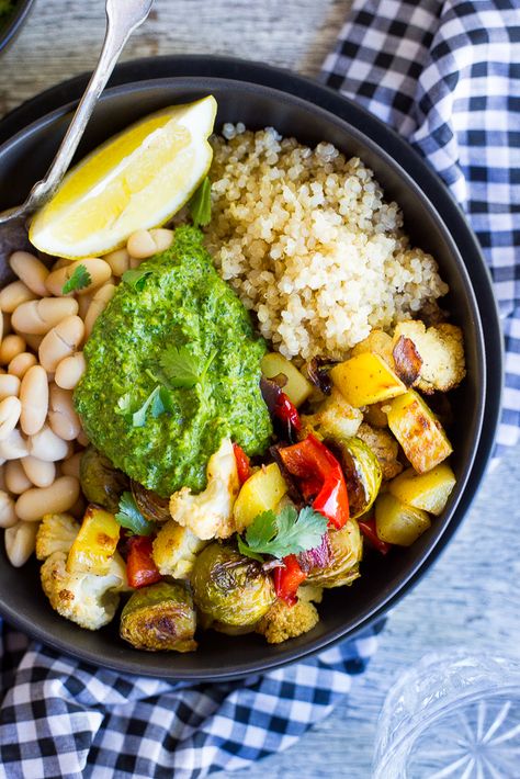 Roasted Veggie Buddha Bowls with Pesto from She Likes Food Healthy Vegetarian Meal Plan, Lunch Bowl Recipe, Vegetarian Meal Plan, Sunday Dinner Recipes, Lunch Prep, Power Bowls, Lunch Bowl, Comfort Food Recipes Dinners, Buddha Bowls