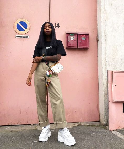 Best Platform Trainers: Aude-Julie makes hers work by turning up her chinos. Platform Sneakers Outfit, Street Style Aesthetic, New Street Style, Moda Streetwear, Older Women Fashion, Streetwear Aesthetic, Style Aesthetic, Black Women Fashion, Sneakers Outfit