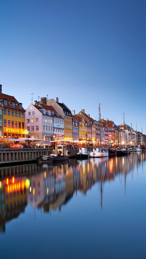 Denmark Beautiful Places, Copenhagen Travel Aesthetic, Copenhagen Astethic, Cophengan Denmark, Denmark Wallpaper, Copenhagen Wallpaper, Copenhagen Denmark Aesthetic, Denmark Culture, Copenhagen Vibes